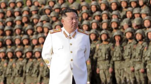 زعيم كوريا الشمالية يتعهد بالانتصار في المعركة ضد أمريكا
