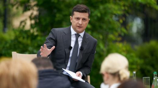 زيلينسكي يهنئ مشاة البحرية على انجازاتهم