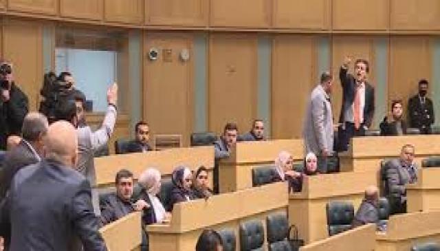 سجال تحت القبة بين الوزير الخلايلة والنائب الخلايلة