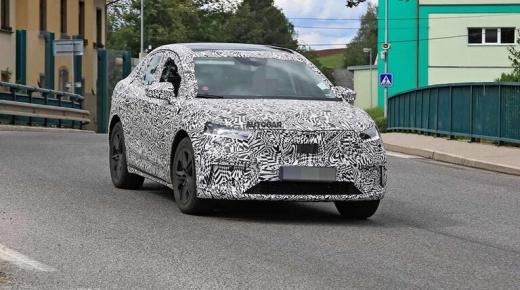 سكودا تطلق سيارة كروس كهربائية بنسخة الكوبيه