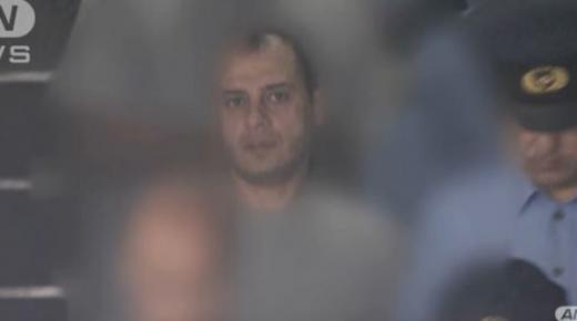 شاهد لحظة القبض على مصري حاول اغتصاب فتاة في اليابان