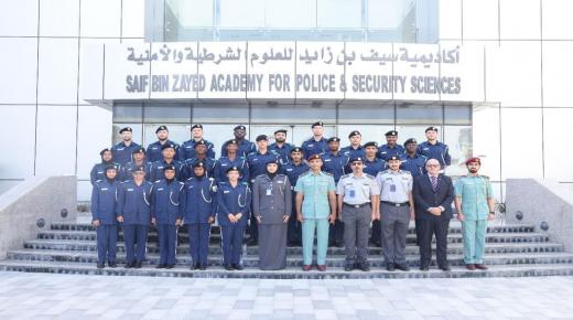 شرطة أبوظبي تُطلع “الطلبة الدوليين” على ممارسات التدريب الافتراضي
