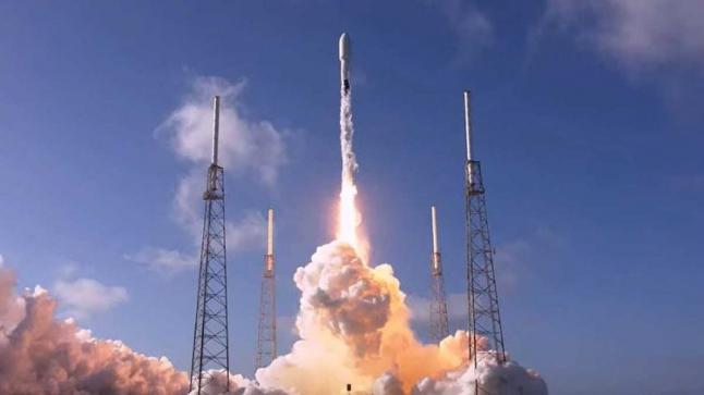 شركة سبيس إكس تطلق مجموعة من أقمار ستارلينك في المدار