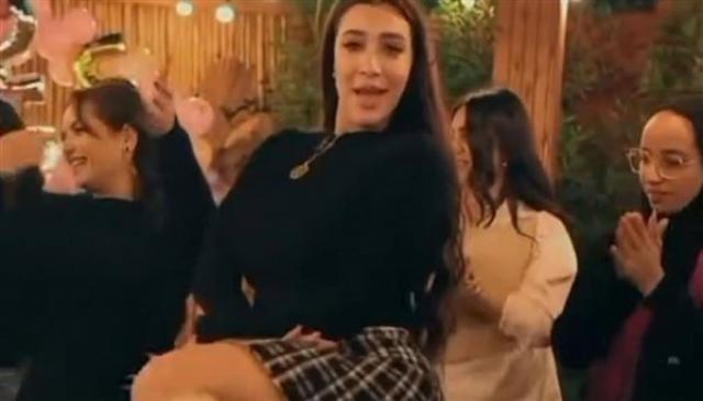 مصر.. بلاغ ضد (الطبيبة الراقصة) يتهمها بانتحال صفة ونشر الفجور