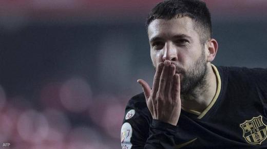 صخرة دفاع برشلونة يعلّق على فرص فوز فريقه بـ”الليغا”