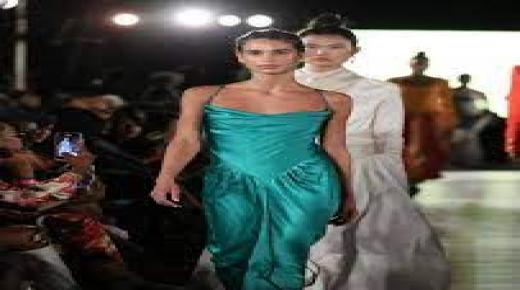 عارضة أزياء سعودية تخطف الأنظار في “نيويورك”