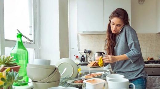 لماذا تعاني النساء من الضغط النفسي والإجهاد أكثر من الرجال؟