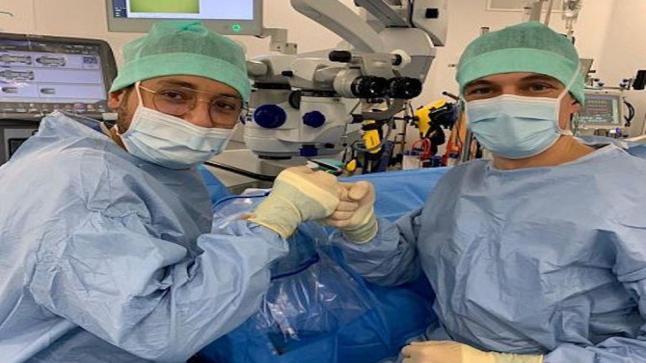 طبيب سعودي يعيد البصر إلى المواطن الفرنسي بإجراء مبتكر