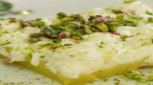 طريقة عمل المدلوقة بالقشطة.. طبق حلويات رمضاني من المطبخ الشامي