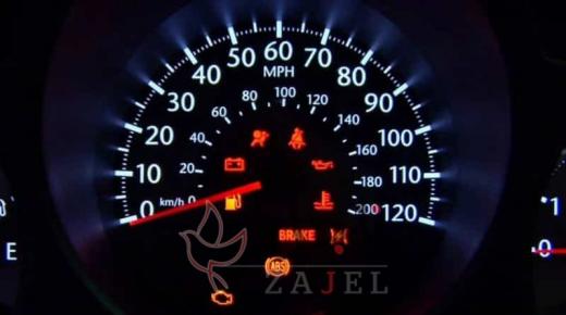 تعرف/ي على علامات التحذير في السيارات