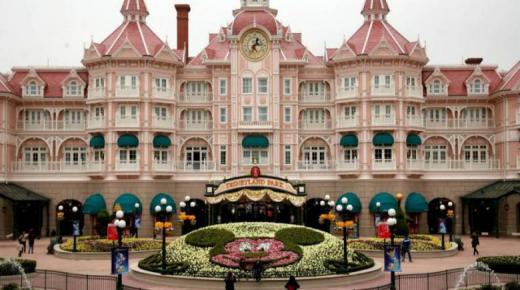 افتتاح الجزء الجديد من فيلم (حرب النجوم)بفنادق مدينة “ديزني لاند”الترفيهية الامريكية وحجز جميع غرف الفنادق