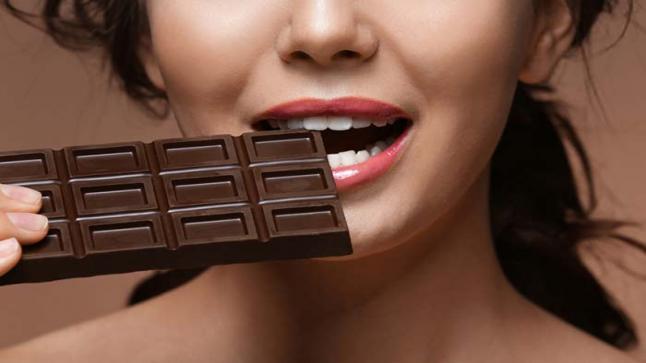 الشوكولا الداكنة وفوائدها.