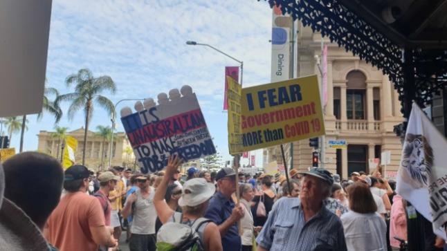 في أستراليا احتجاجات ضد قيود COVID-19 والتطعيمات
