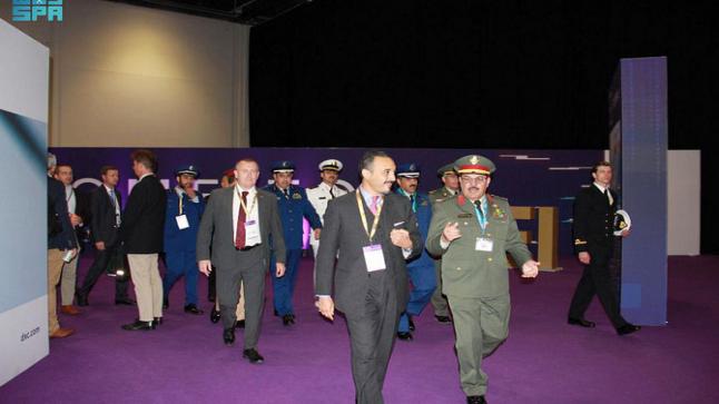 قائد القوات الجوية السعودية يزور معرض دفاعي في لندن