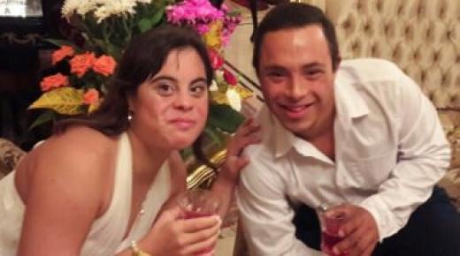 قصة خطوبة دينا ومحمود ذوى القدرات الخاصة.. أبطال السباحة والحب