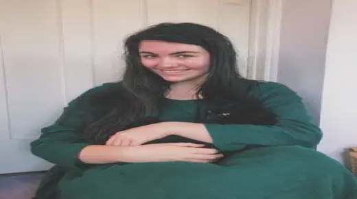 قطة تعود لصاحبتها بعد 8 اعوام