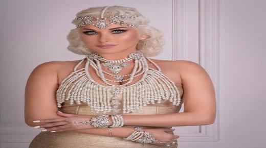 مرتدية فستان مطرز واقراط فاخرة كاترينا بوزينسكا تبهر متابعيها باطلالة جديدة