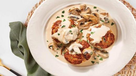 كرات الدجاج المفروم مع صوص الفطر