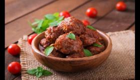 كرات اللحم الصغيرة المغمسة بالخل البلسمي