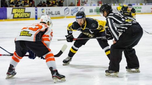 كريمنشوك يفوز على كراماتورسك في بطولة الهوكي