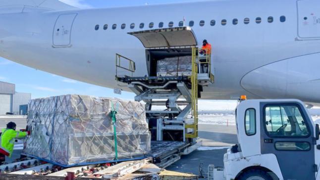 كندا ترسل طائرة محملة بالأدوية والمعدات إلى أوكرانيا