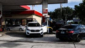 مع تفاقم نقص الوقود بأميركا.. تحذير من “أكياس البنزين”