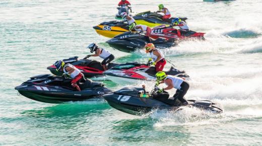 الإمارات تشارك في بطولة العالم للدراجات المائية باليابان