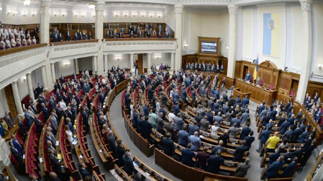 مجلس البرلمان الأوكراني يوافق على قانون الأوليغارشية.
