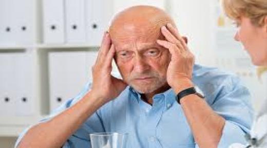 لماذا ينسى مرضى بالزهايمر الذين أحبوهم؟