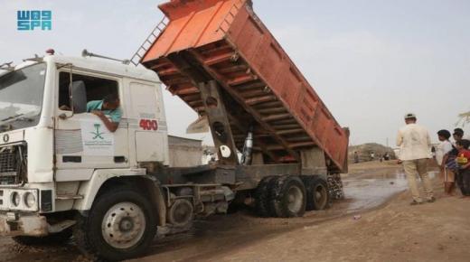 مركز الملك سلمان للإغاثة يواصل مشروع إمداد المياه في مدينة الحديدة اليمنية