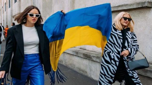 معًا من أجل الحرية : مشاهير الازياء والموضة يدعمون اوكرانيا