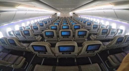 شركة بوينغ الأمريكية تسليم مصر طائرة من طراز بوينغ