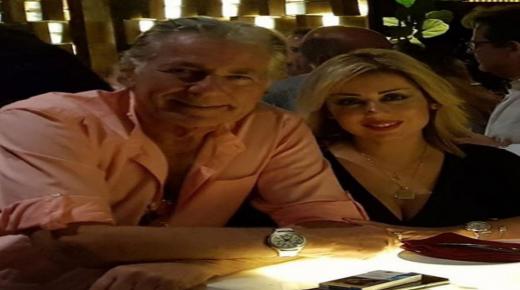 مصطفى فهمي يستعيد شبابه في”شرم الشيخ” وطلة جريئة لزوجته.