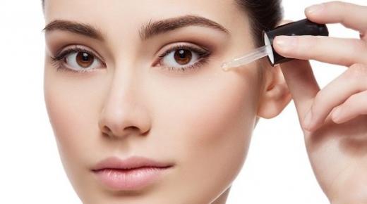 ما هو أفضل وقت لتطبيق المصل تحت العينين؟