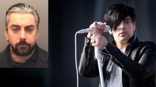 بعد جرائمه ضد الأطفال.. ذبح مغنٍ شهير داخل زنزانته