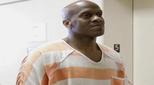 بعد قضائه 28 عامًا بالسجن.. مفاجأة يفجرها قاضي المحاكمة لسجين في المحكمة