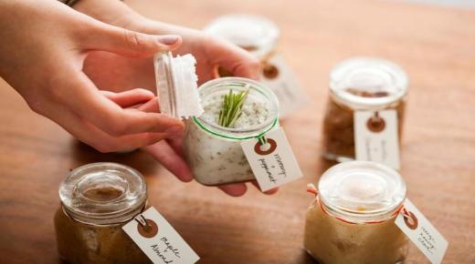 مقشر الفواكه لبشرة ناصعة البياض