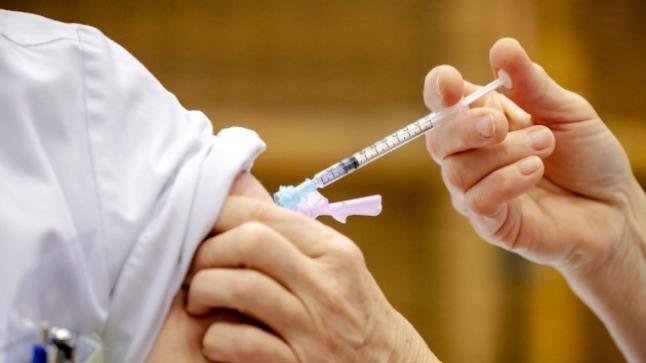 منظمة الصحة العالمية تحذر من الشائعات.. ان تطعيم كورونا يسبب عقم