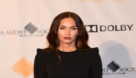 ميغان فوكس ترتدي الكعب العالي