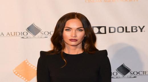 ميغان فوكس ترتدي الكعب العالي