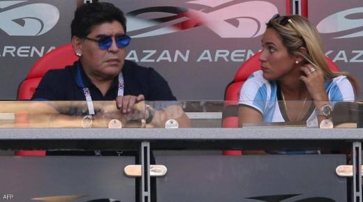 نزاع مخجل بين صديقتي مارادونا.. استغلال بطاقة ومشتريات باهظة