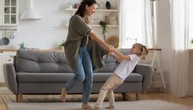 طرق مثبتة علميًا لتحسين الصحة النفسية لطفلك.. منها اسمع طفلك وافهمه