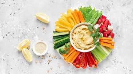 نظام غذائي شائع يهدد ذاكرتك في أيام قليلة فقط