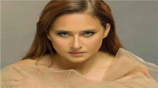 «أشكرك جدا».. نيللي كريم ترد على متابع دعا عليها بالموت