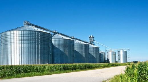 وزير الزراعة السعودي يفتتح صومعة في ينبع