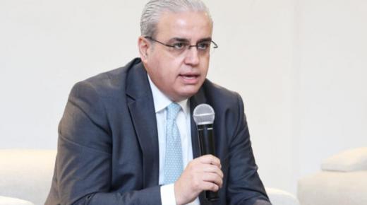 وزير الصحة يبعث رسالة نصية تحفيزية لموظفيه