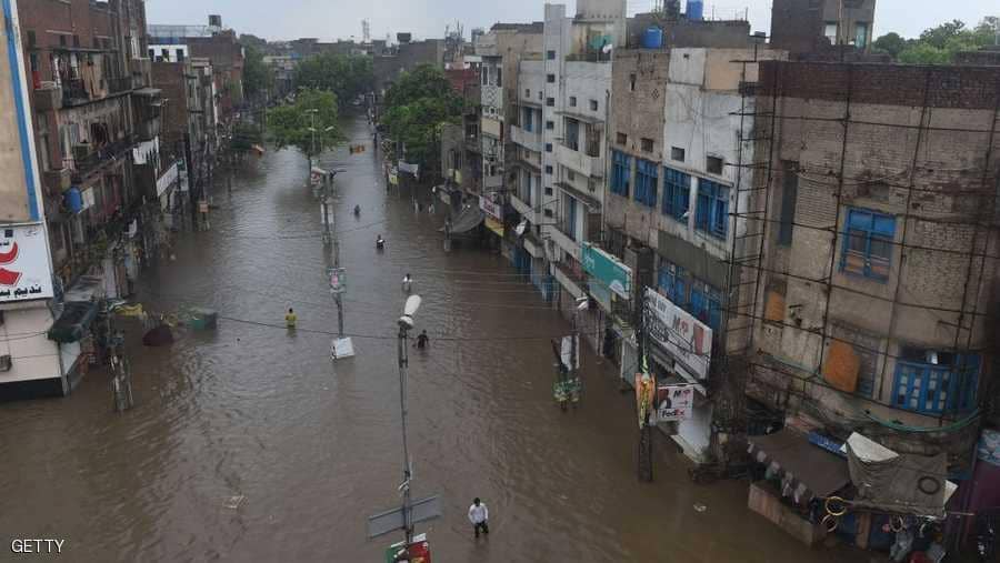 باكستان.. فيضانات مفاجئة تودي بحياة 12 شخصا