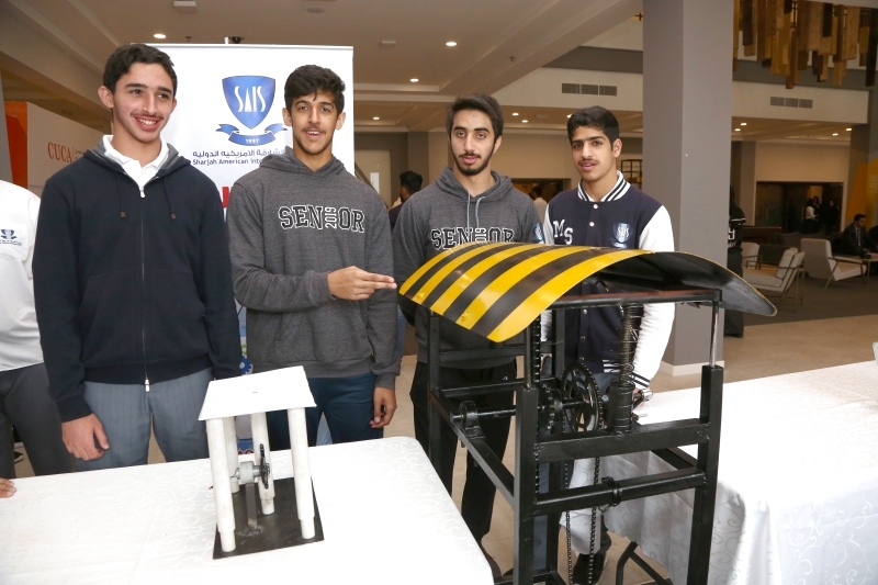 الإمارات تبتكر.. 4 طلاب إماراتيين يبتكرون مطبا ذكيا يولد كهرباء لإنارة طريق