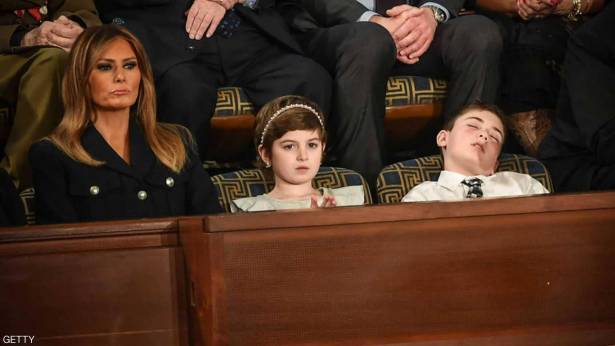 سر “الطفل النائم” بجوار ميلانيا أثناء خطاب ترامب