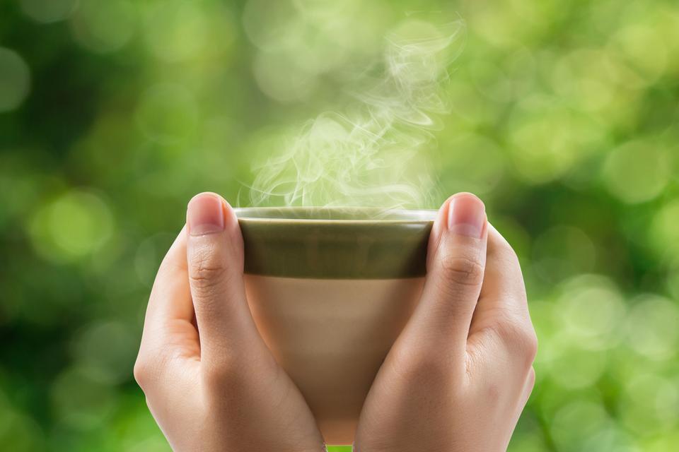 تخلصوا من تورم الساقين بهذا “الشاي” العجيب!